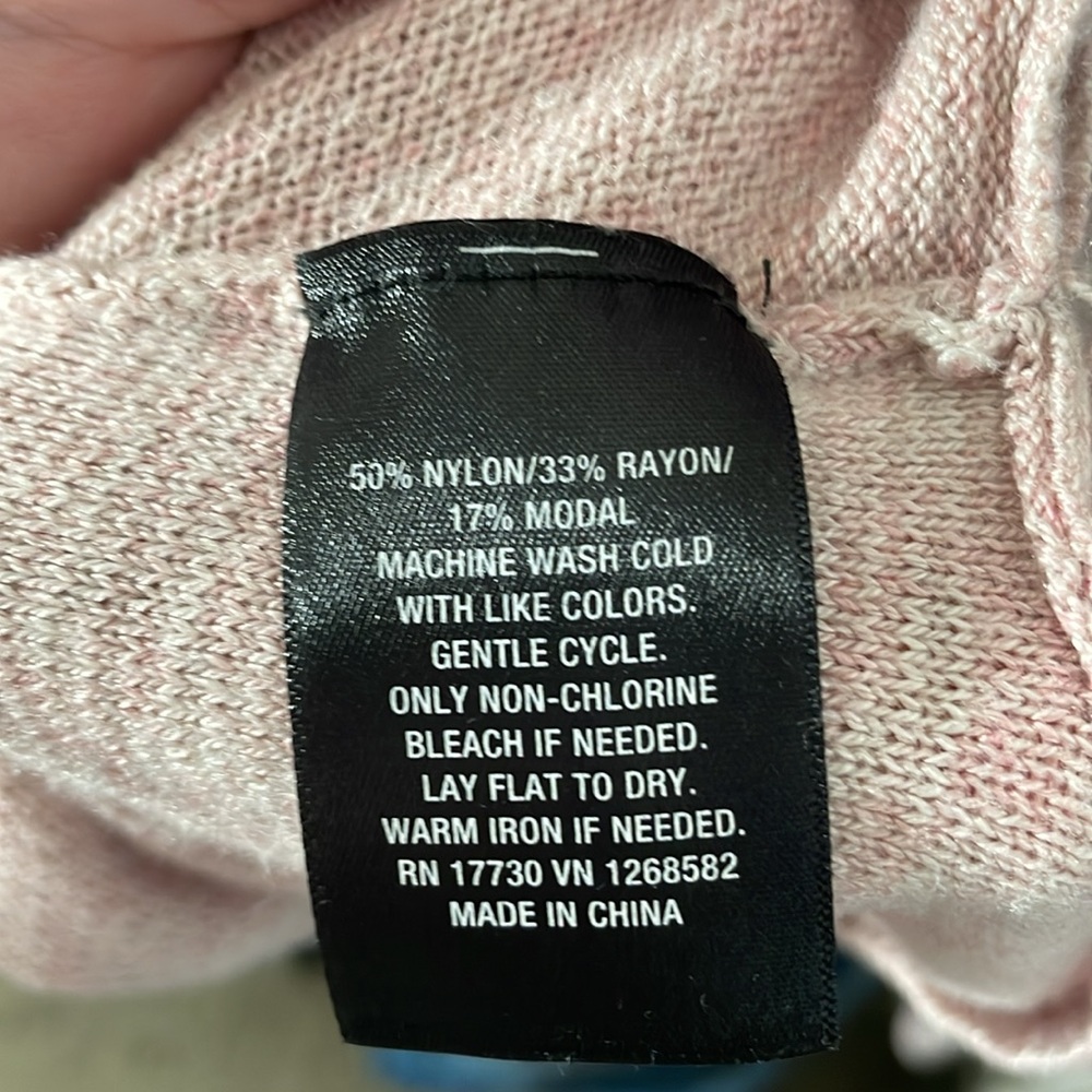 Mossimo V Neck sweater - Picture 9 of 9